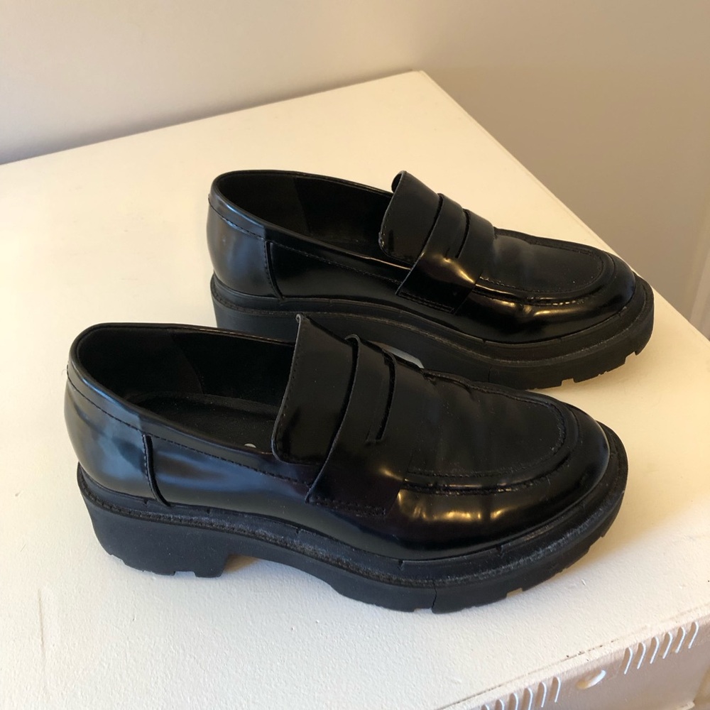 BLONDO black lug sole loafers size 7